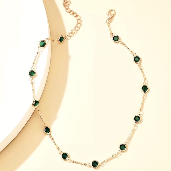 ✨✨✨Green Gold Bezel Choker ✨✨✨ - Picture 4 of 5